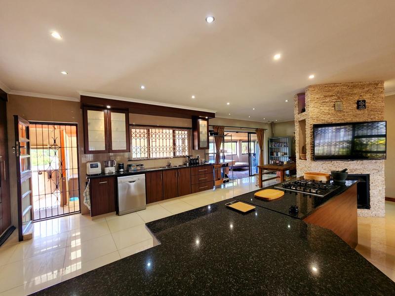 5 Bedroom Property for Sale in Amanda Glen Western Cape